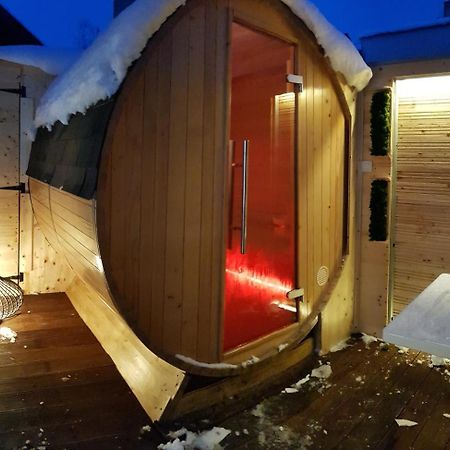 Apartment Plaza ----Wallbox 11Kw 16A ----- Private Spa- Jacuzzi, Infrared Sauna, Luxury Massage Chair, Parking, Entry With Pin 0 - 24H, Free Cancellation 24 Hours Before Check In Slavonski Brod Exterior photo