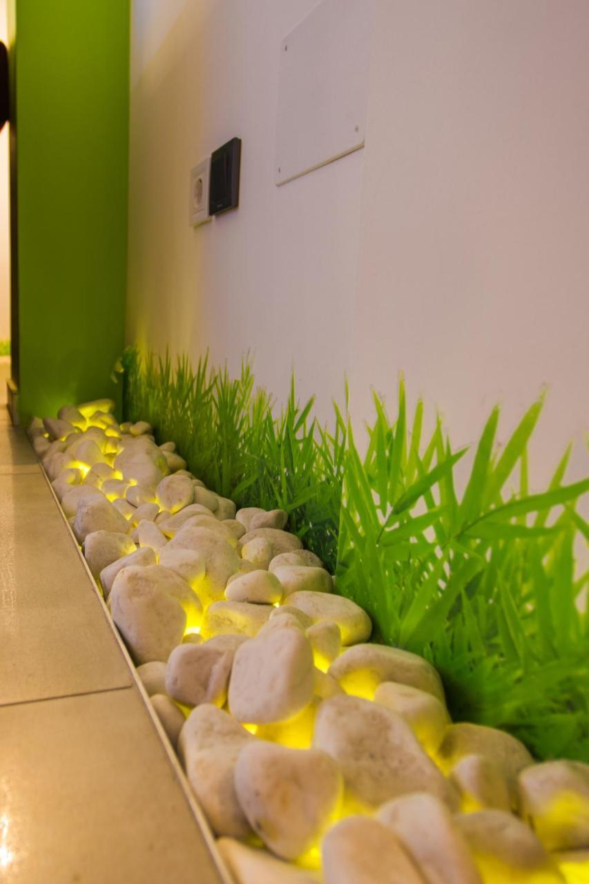 Apartment Plaza ----Wallbox 11Kw 16A ----- Private Spa- Jacuzzi, Infrared Sauna, Luxury Massage Chair, Parking, Entry With Pin 0 - 24H, Free Cancellation 24 Hours Before Check In Slavonski Brod Exterior photo