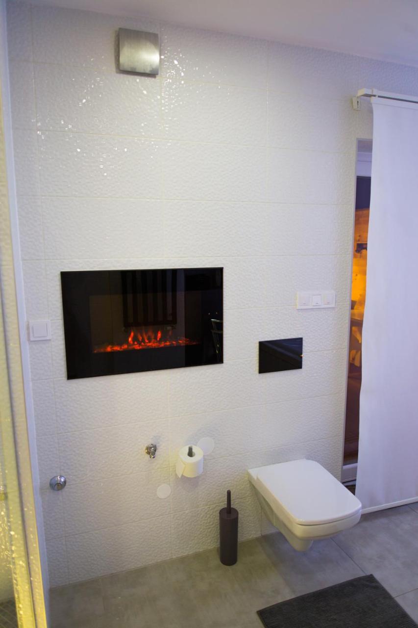 Apartment Plaza ----Wallbox 11Kw 16A ----- Private Spa- Jacuzzi, Infrared Sauna, Luxury Massage Chair, Parking, Entry With Pin 0 - 24H, Free Cancellation 24 Hours Before Check In Slavonski Brod Exterior photo