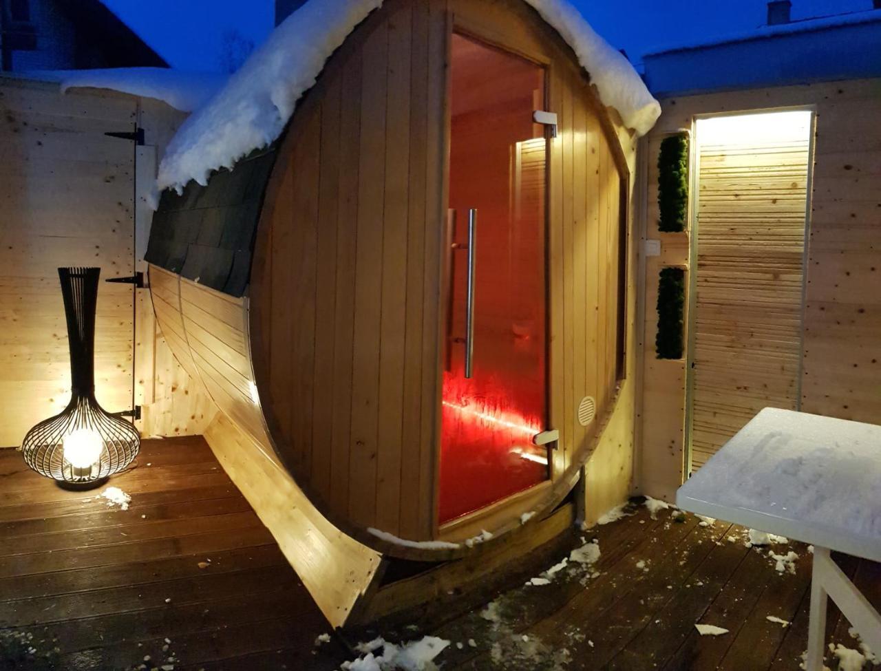 Apartment Plaza ----Wallbox 11Kw 16A ----- Private Spa- Jacuzzi, Infrared Sauna, Luxury Massage Chair, Parking, Entry With Pin 0 - 24H, Free Cancellation 24 Hours Before Check In Slavonski Brod Exterior photo