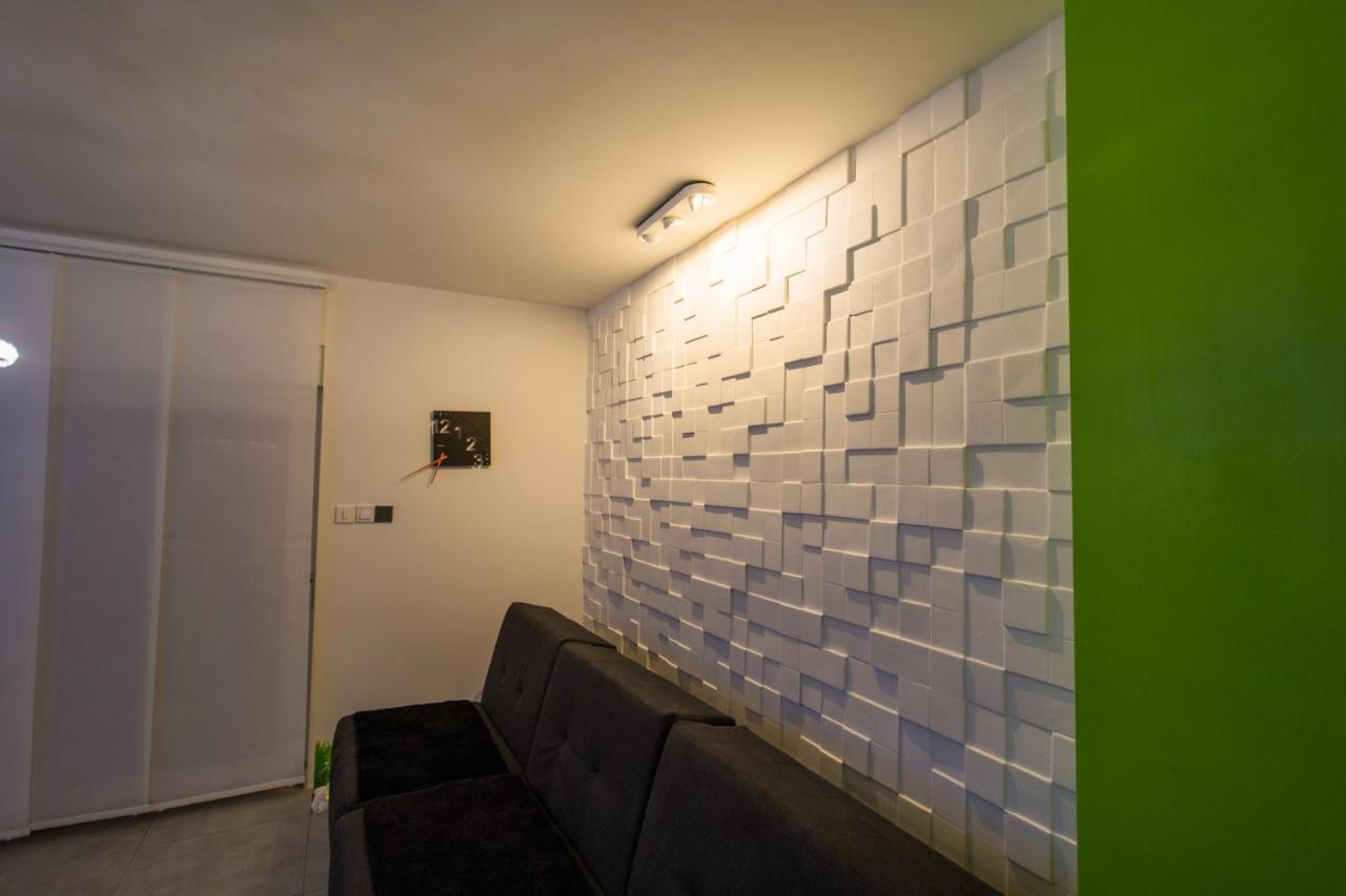 Apartment Plaza ----Wallbox 11Kw 16A ----- Private Spa- Jacuzzi, Infrared Sauna, Luxury Massage Chair, Parking, Entry With Pin 0 - 24H, Free Cancellation 24 Hours Before Check In Slavonski Brod Exterior photo