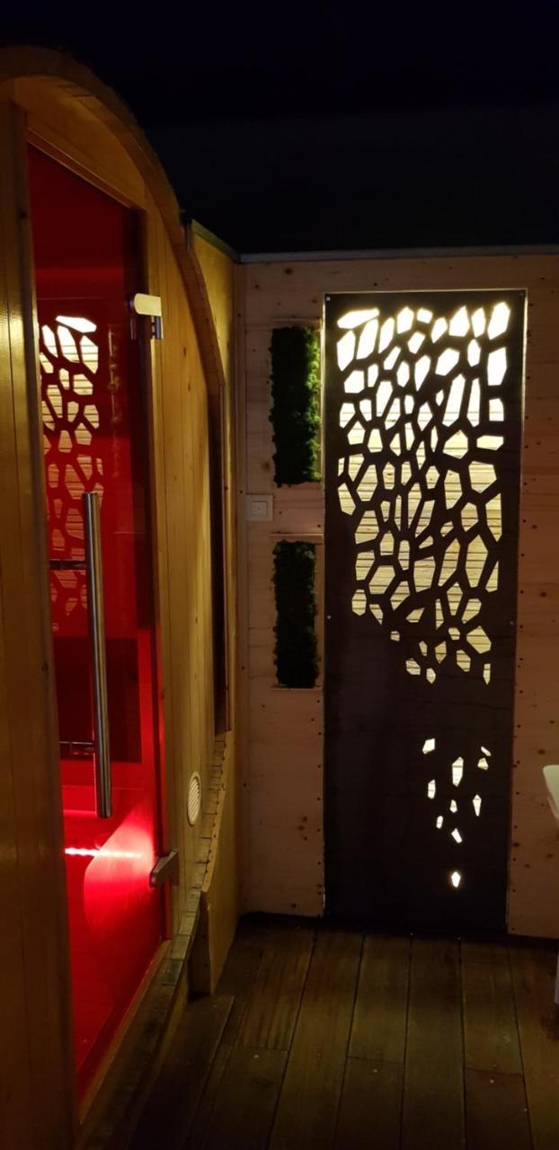 Apartment Plaza ----Wallbox 11Kw 16A ----- Private Spa- Jacuzzi, Infrared Sauna, Luxury Massage Chair, Parking, Entry With Pin 0 - 24H, Free Cancellation 24 Hours Before Check In Slavonski Brod Exterior photo