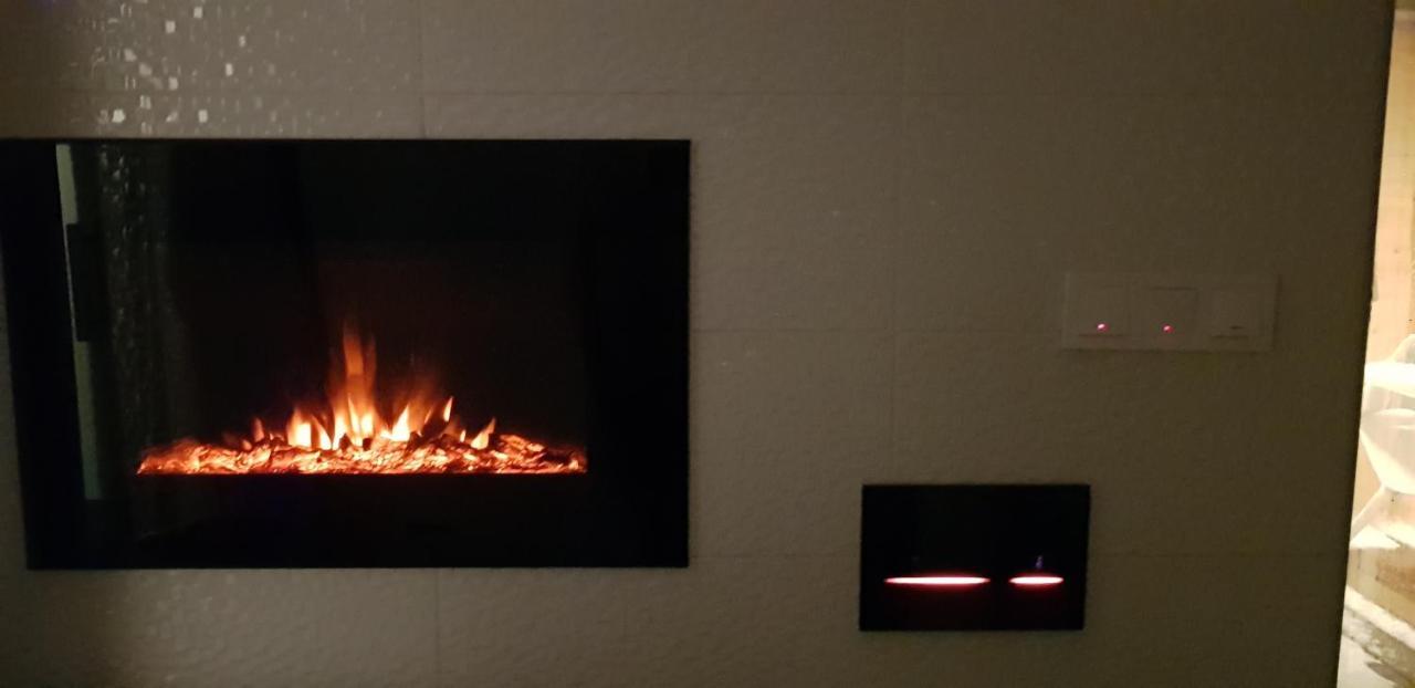 Apartment Plaza ----Wallbox 11Kw 16A ----- Private Spa- Jacuzzi, Infrared Sauna, Luxury Massage Chair, Parking, Entry With Pin 0 - 24H, Free Cancellation 24 Hours Before Check In Slavonski Brod Exterior photo