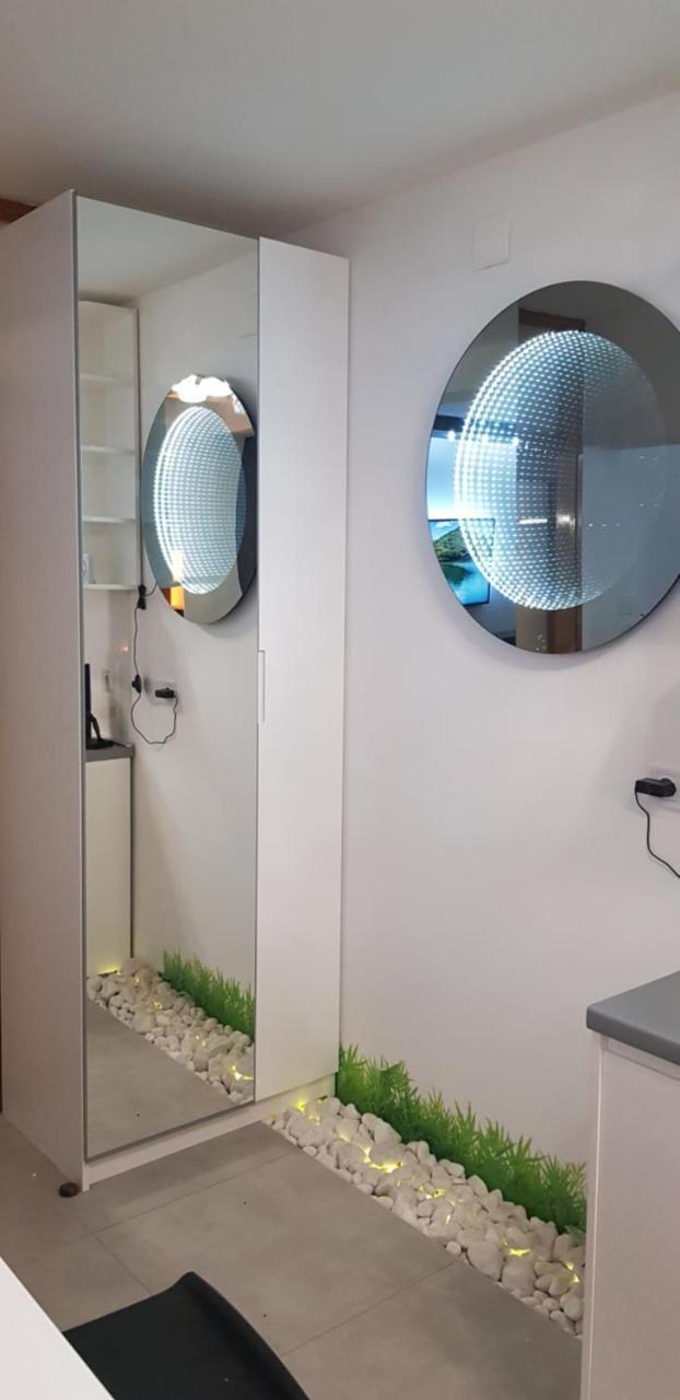 Apartment Plaza ----Wallbox 11Kw 16A ----- Private Spa- Jacuzzi, Infrared Sauna, Luxury Massage Chair, Parking, Entry With Pin 0 - 24H, Free Cancellation 24 Hours Before Check In Slavonski Brod Exterior photo