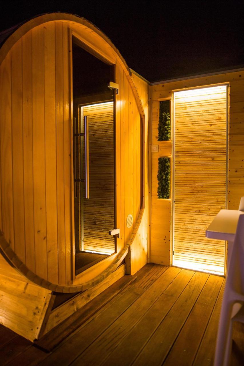 Apartment Plaza ----Wallbox 11Kw 16A ----- Private Spa- Jacuzzi, Infrared Sauna, Luxury Massage Chair, Parking, Entry With Pin 0 - 24H, Free Cancellation 24 Hours Before Check In Slavonski Brod Exterior photo