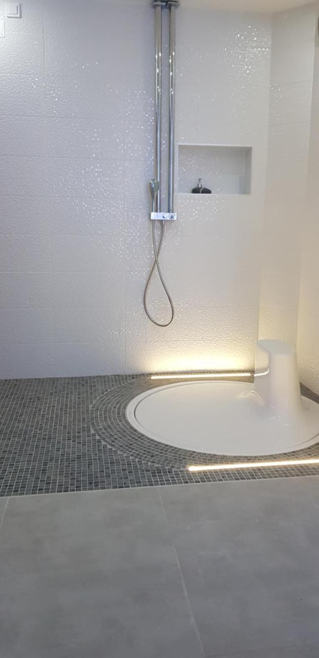 Apartment Plaza ----Wallbox 11Kw 16A ----- Private Spa- Jacuzzi, Infrared Sauna, Luxury Massage Chair, Parking, Entry With Pin 0 - 24H, Free Cancellation 24 Hours Before Check In Slavonski Brod Exterior photo