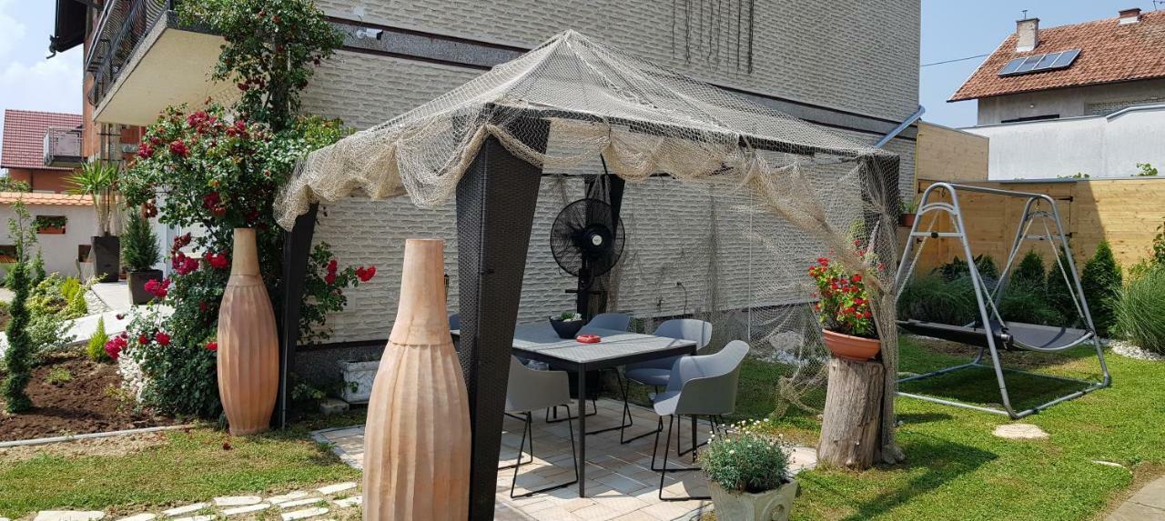 Apartment Plaza ----Wallbox 11Kw 16A ----- Private Spa- Jacuzzi, Infrared Sauna, Luxury Massage Chair, Parking, Entry With Pin 0 - 24H, Free Cancellation 24 Hours Before Check In Slavonski Brod Exterior photo
