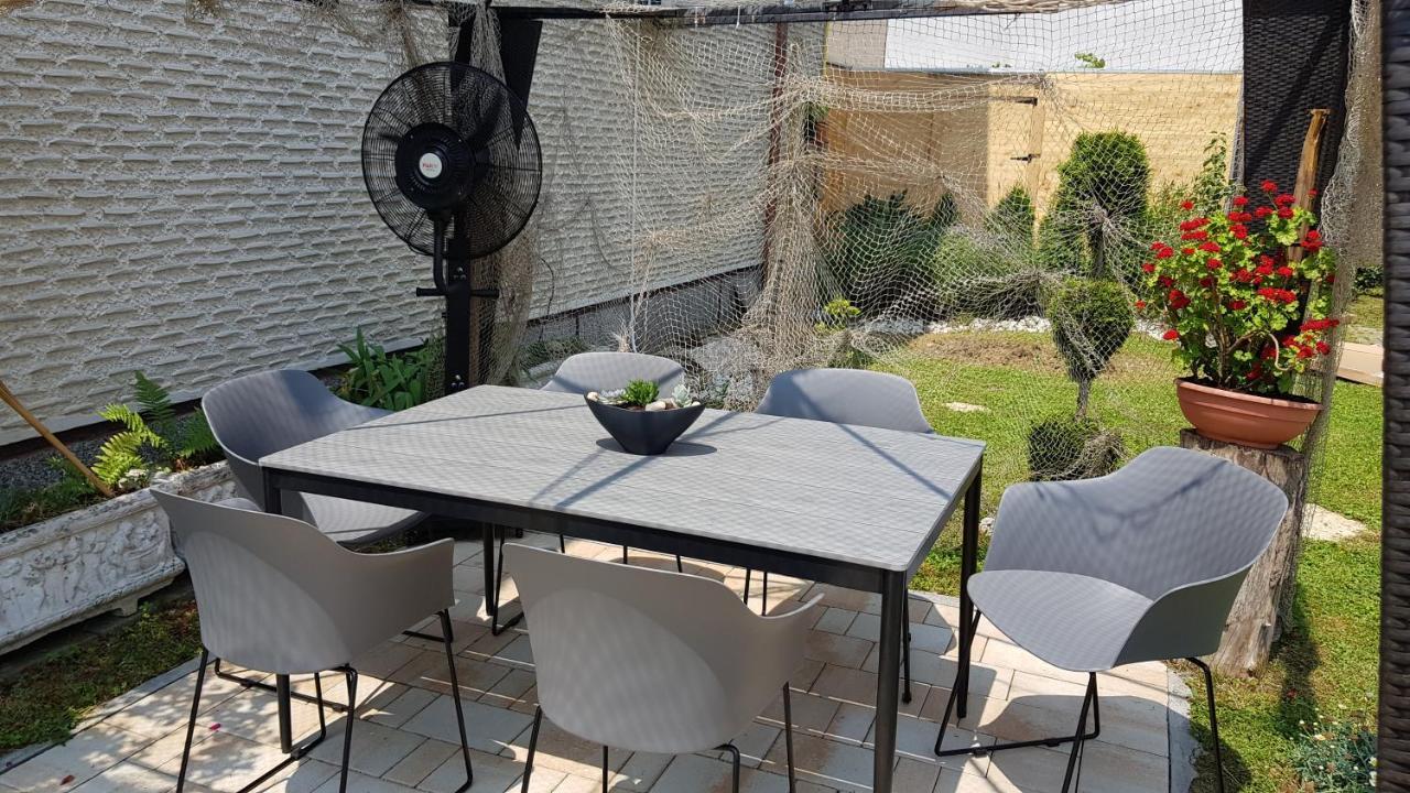 Apartment Plaza ----Wallbox 11Kw 16A ----- Private Spa- Jacuzzi, Infrared Sauna, Luxury Massage Chair, Parking, Entry With Pin 0 - 24H, Free Cancellation 24 Hours Before Check In Slavonski Brod Exterior photo